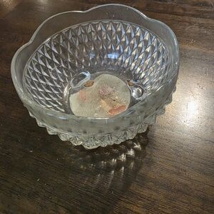 Yankee Candle Clear Glass Scalloped Diamond-Cut Candle Holder